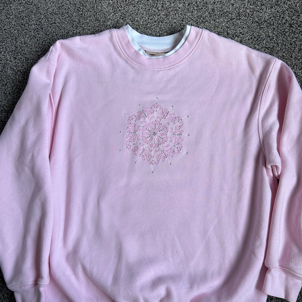 Vintage M&C Sportswear Light Pink Embroidered Snowflake Women's Sweater (Large)